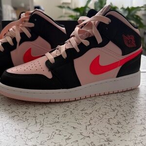 Jordan 1 Mid  Atmosphere/Black and Infrared 23 (Size: 7.5W/6.5 Big Kids)